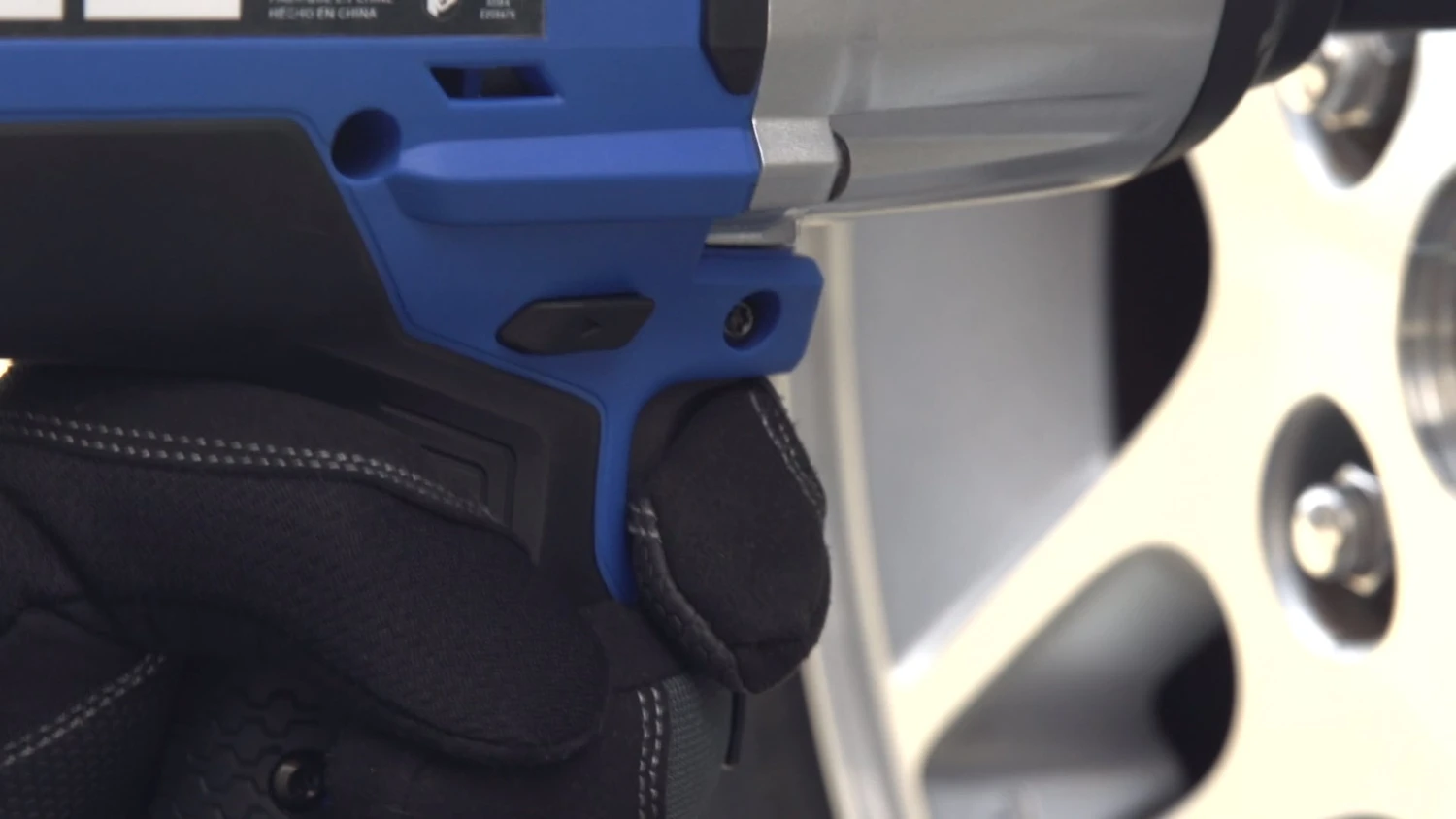 Kobalt Impact Wrench Wrench Max 24-Volt 1/2-In Impact Variable Speed Cordles Included) Drive Brushles - Image 5