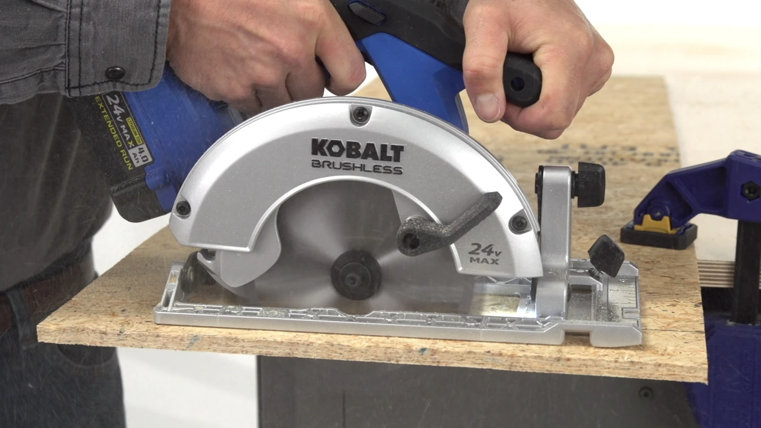Kobalt Saw 6-1/2-In Max 24-Volt Brushles Cordles Circular - Image 5