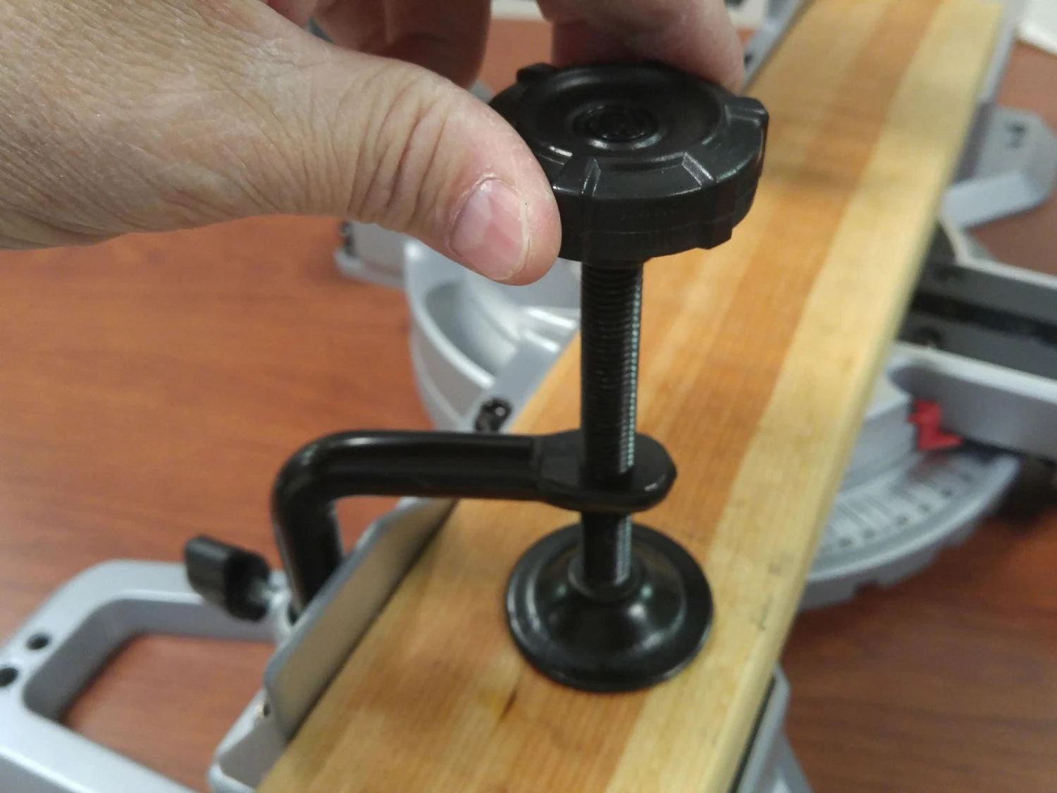 Kobalt Miter Saw 10 Amp 7-1/4-In Compact Sliding Corded Compound Single Bevel - Image 13