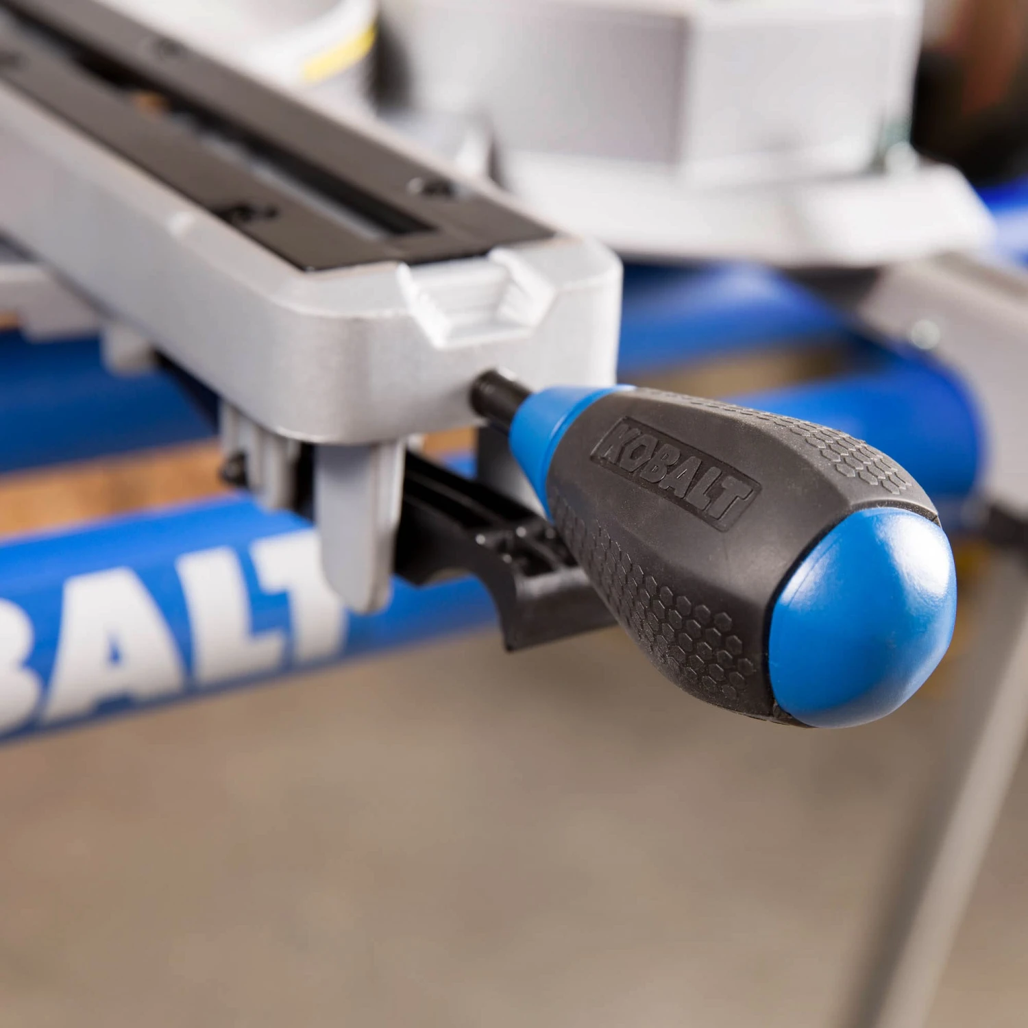 Kobalt Miter Saw 10 Amp 7-1/4-In Compact Sliding Corded Compound Single Bevel - Image 5